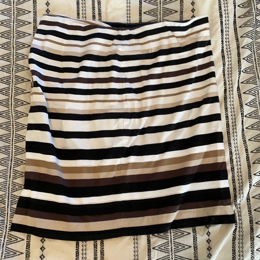 White House black market skirt - size 8